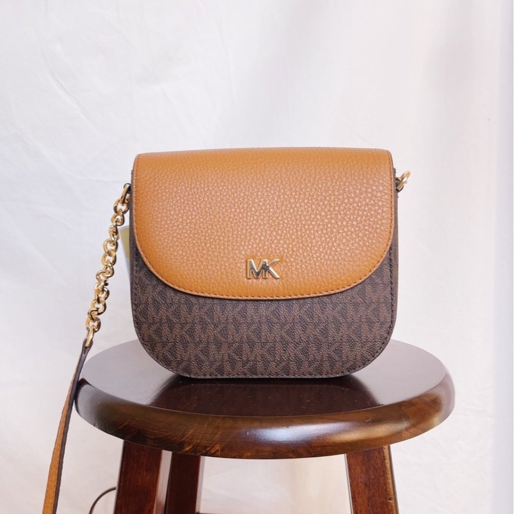 Michael Kors Mott Logo Dome Crossbody Bag in Brown/Acorn 32S8GF5C0B-847